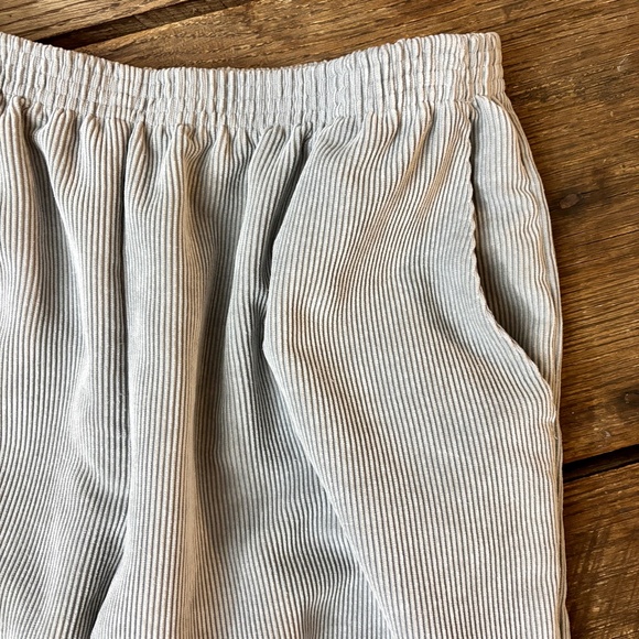 Alfred Dunner Pull-On Gray Corduroy Pants Womens Elastic Back Straight Leg - Picture 5 of 6